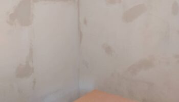 reparar humedad techo baño