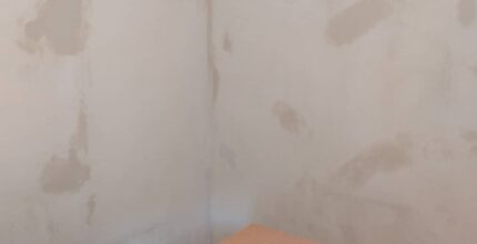 reparar humedad techo baño