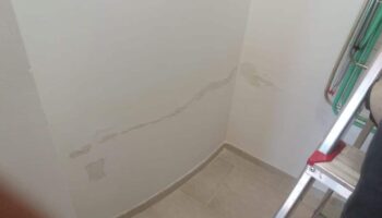 reparar humedades techo baño